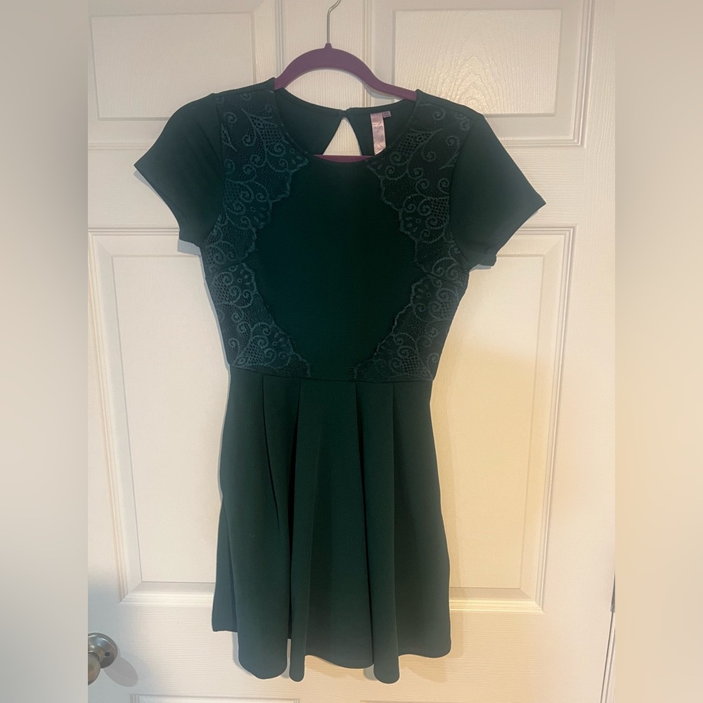 Elegant Dark Green Dress with Lace Detail
